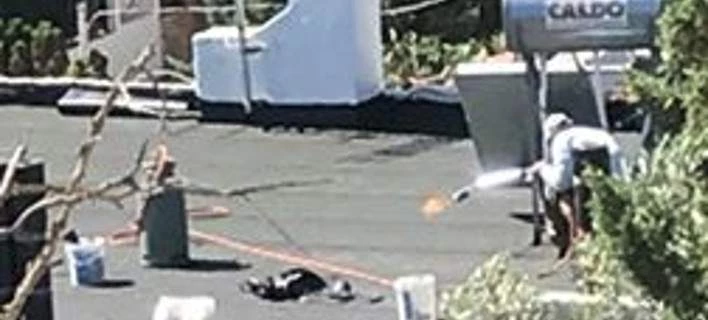 Ο Δήμαρχος Μαρκόπουλου εντοπίζει πολίτη σε ταράτσα, με φλόγιστρο και άνεμο 7 μποφόρ – «Η βλακεία είναι αήττητη» (βίντεο)